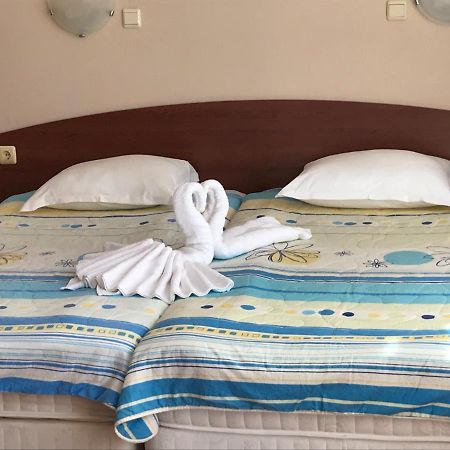 Red House Guest House نيسيبار المظهر الخارجي الصورة