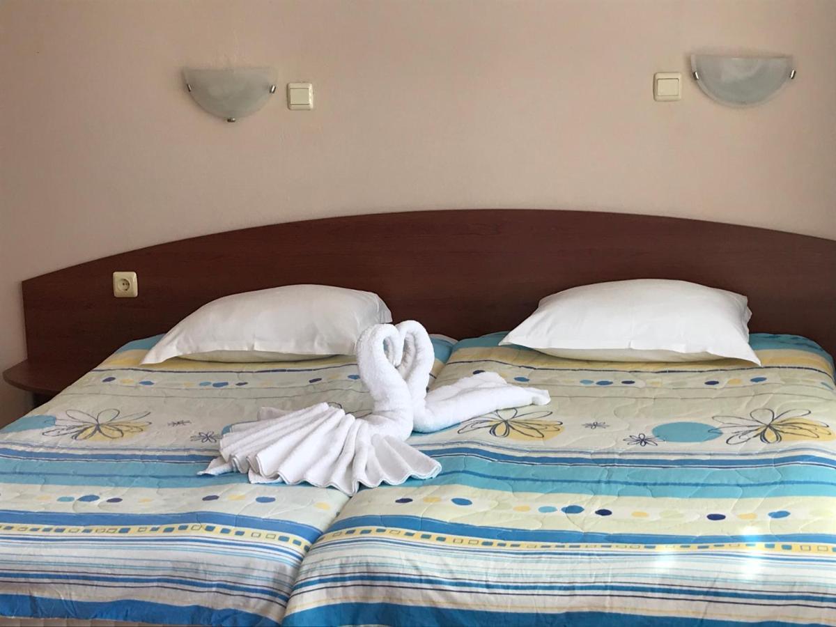 Red House Guest House نيسيبار المظهر الخارجي الصورة