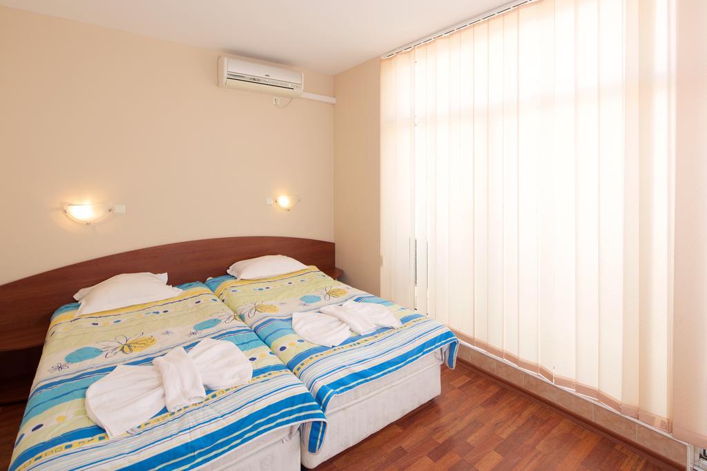 Red House Guest House نيسيبار الغرفة الصورة
