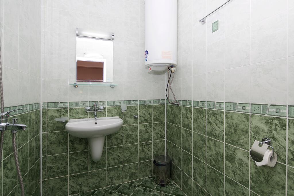 Red House Guest House نيسيبار الغرفة الصورة