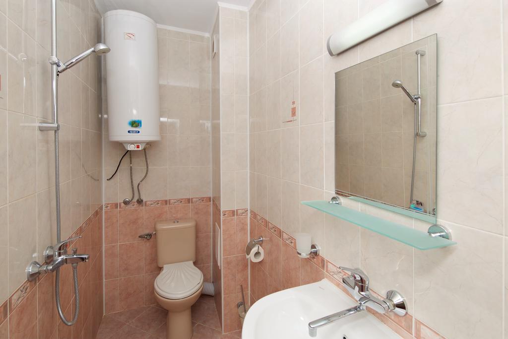 Red House Guest House نيسيبار الغرفة الصورة