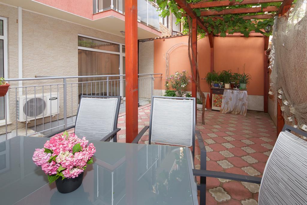 Red House Guest House نيسيبار المظهر الخارجي الصورة