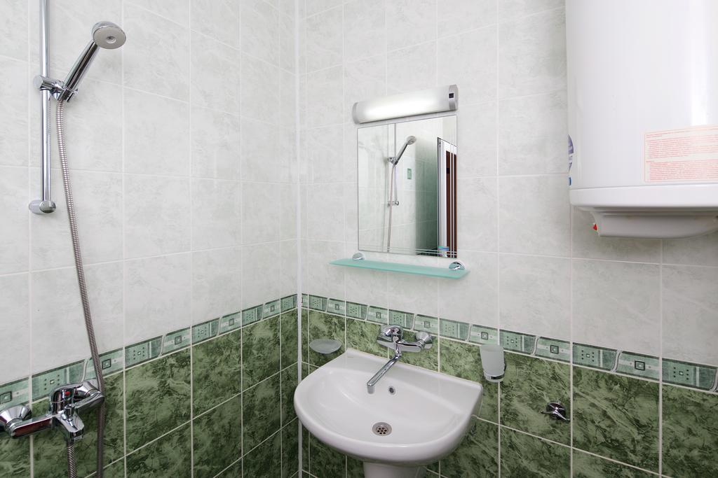 Red House Guest House نيسيبار المظهر الخارجي الصورة