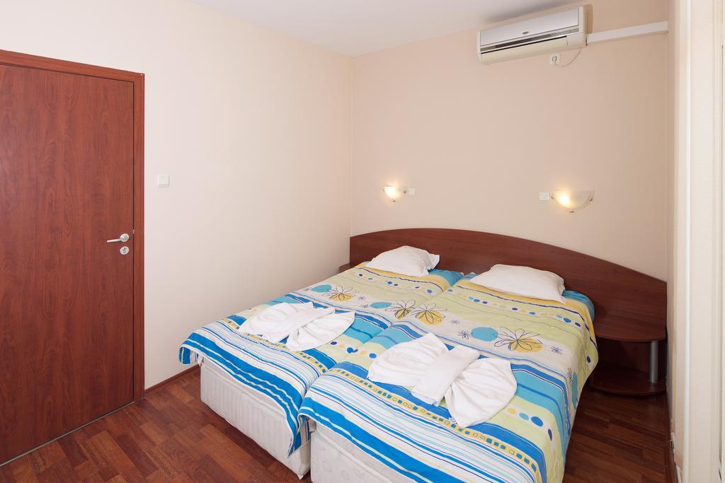 Red House Guest House نيسيبار المظهر الخارجي الصورة