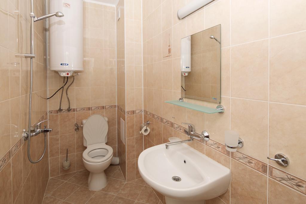 Red House Guest House نيسيبار المظهر الخارجي الصورة
