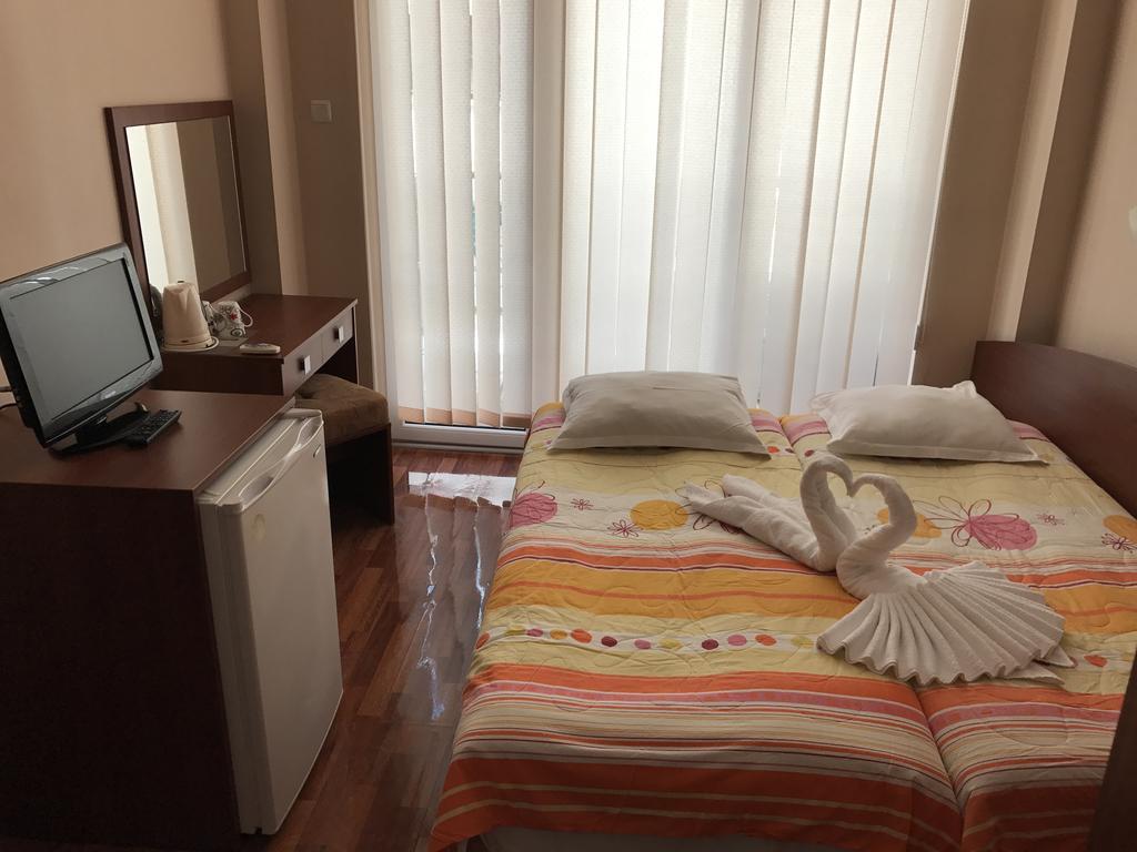 Red House Guest House نيسيبار المظهر الخارجي الصورة