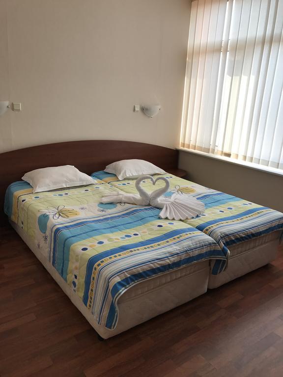 Red House Guest House نيسيبار المظهر الخارجي الصورة