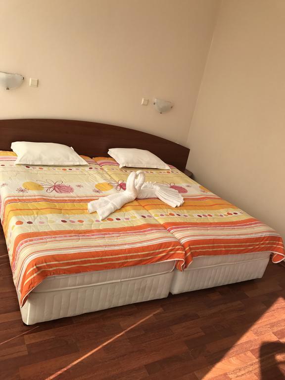Red House Guest House نيسيبار المظهر الخارجي الصورة